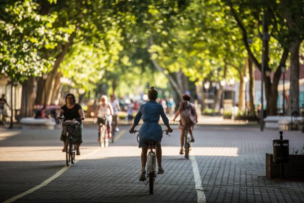 Setalo-utca-biciklisek.jpg Setalo-utca-biciklisek.jpg