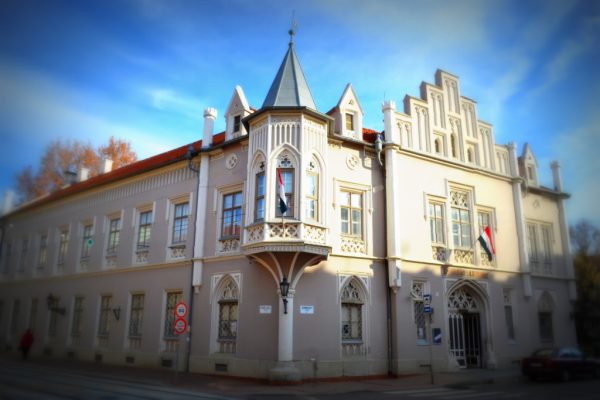 fekete-haz.jpg Fekete House